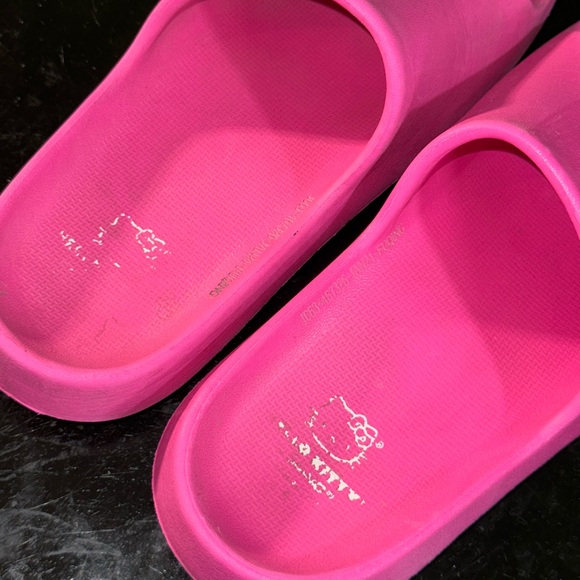Hello Kitty Pink Slide Sandals Girls Kids Size 4-5 - Picture 5 of 6